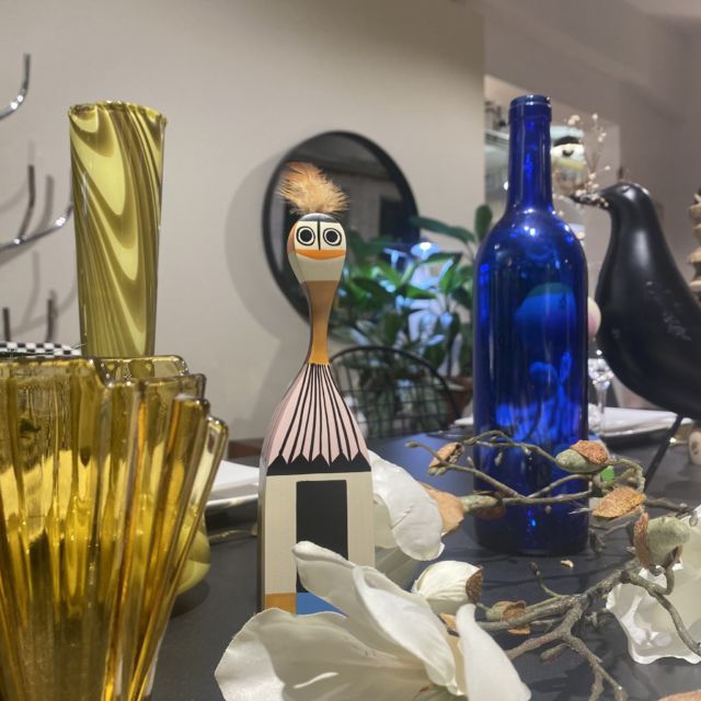 Petit repas en famille ? 
Tout doux dimanche à tous...🥰

#uniquementvotre #showroom #dimanche #famille #repas #dinner #vitra #girard #accessoires #ambiance #deco